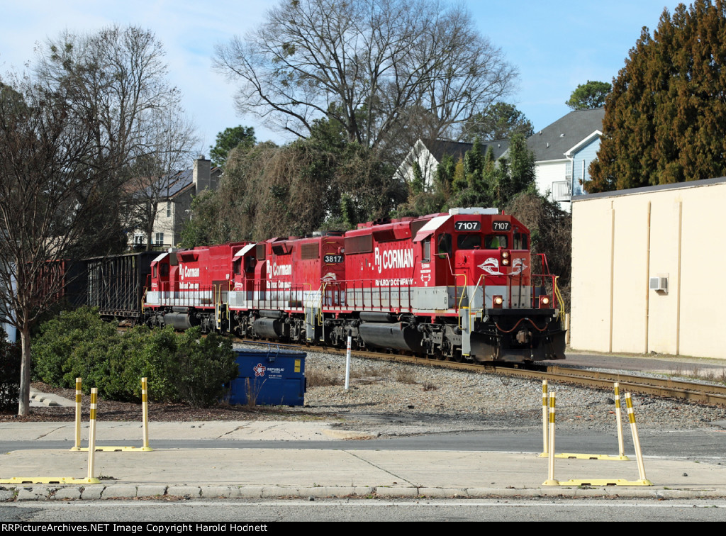 RFCC 7107 leads train RF01 into Glenwood Yard